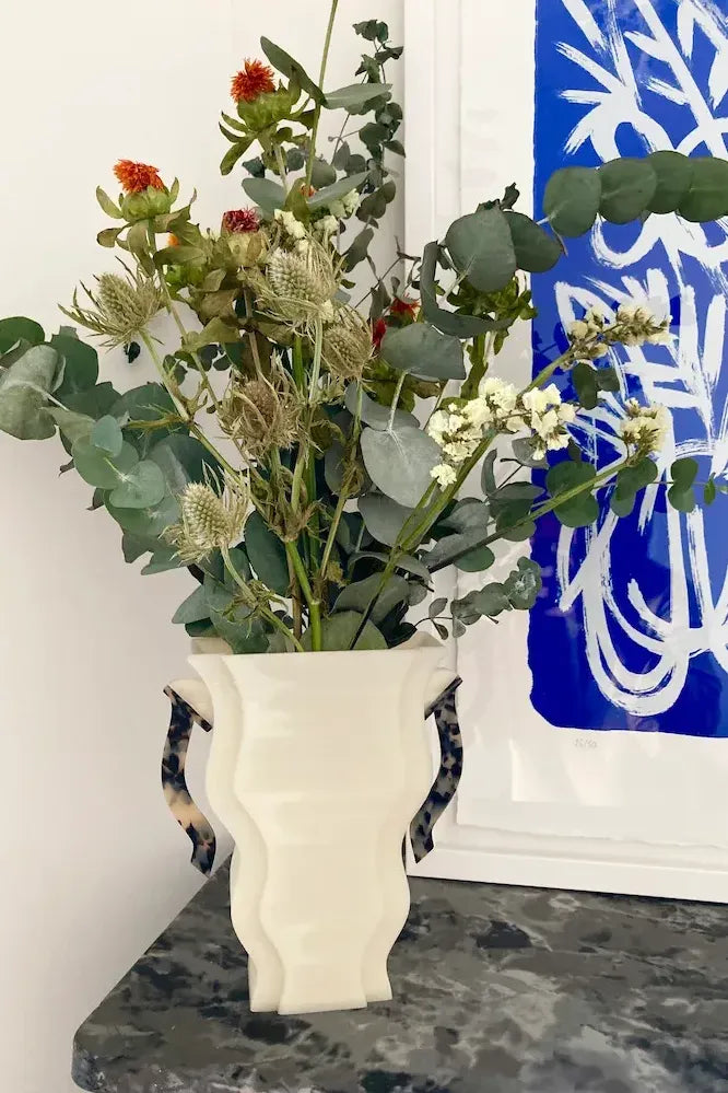 vase carafe 3d avec bouquet de fleurs