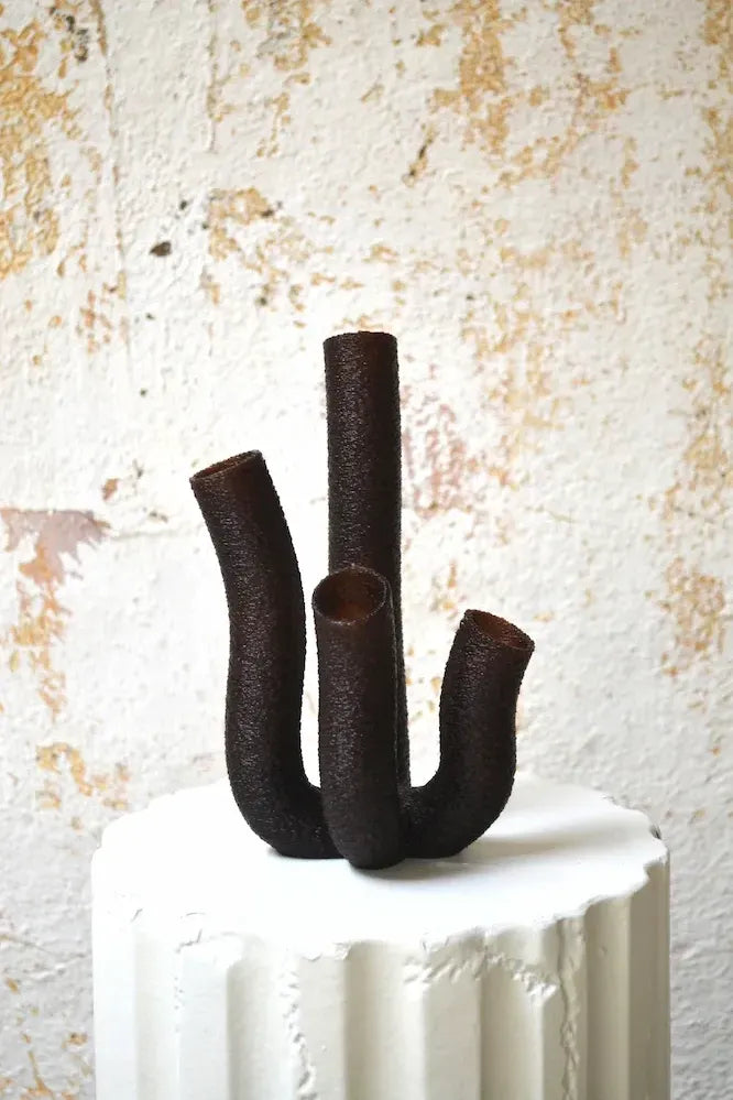 Soliflore organique Coro imprimé en 3D en PLA à base de marc de café recyclé.