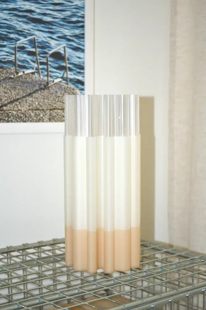 Vase organique New Diplo en PLA chargé de coquilles Saint-Jacques et moules recyclées. Insert transparent étanche en PETG.