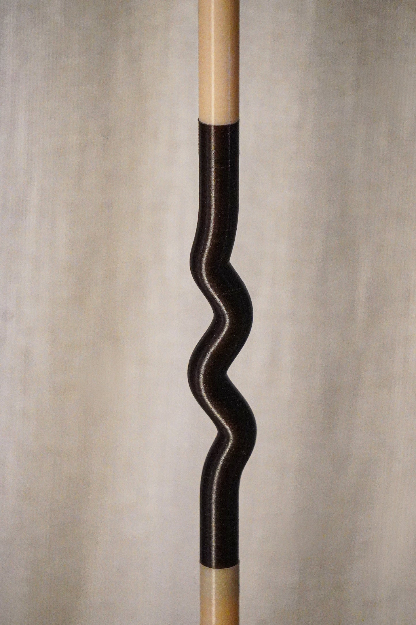 Détail de la suspension Pendulum réalisée à partir de PLA biosourcé et de résidus naturels recyclés.