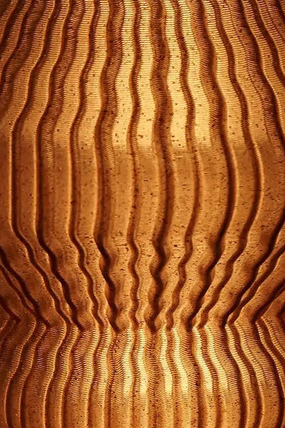 Suspension Vira imprimée en 3D à partir de PLA teinté avec du marc de café recyclé.